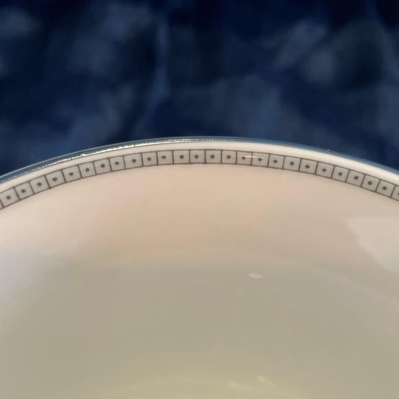 Wedgwood Chinese Legend Vase - Picture 5 of 6